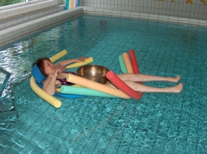 Klangmassage im Schwimmbad